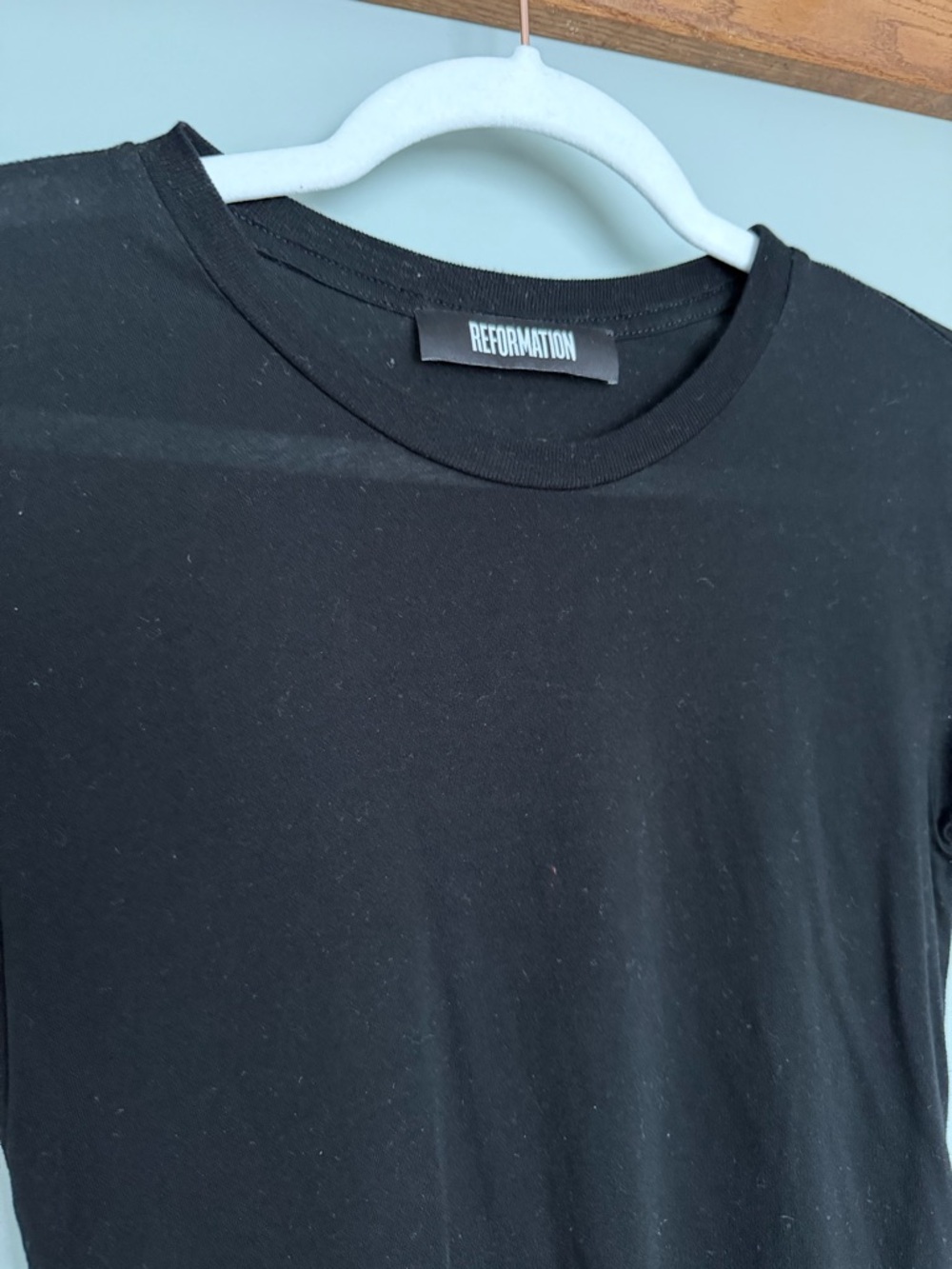 Reformation 100% Tencel Black Minimalist Short Sleeve Lightweight Tee - Picture 5 of 14